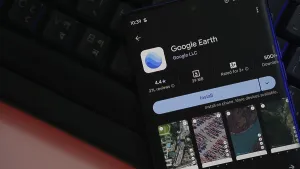 Google Earth app displayed on a phone screen with installation option