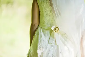 Gorgeus brunette bride outdoors