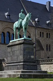 Goslar Platz in front of the Kaiserhaus 74971 Equestrian statue of Kaiser Wilhelm I by Walter Schott Copper engraving