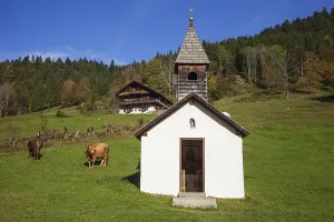 Graseck Alm with huts, chapel and hiking trail
