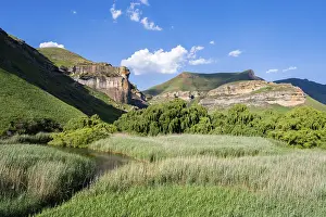 Grassland with sandstone cliffs and cliffs