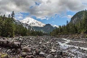 Great view on Mt Rainier from Nisqually river