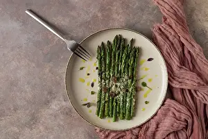 Grilled asparagus, spices and herbs