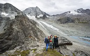 Group of mountaineers at Col de Riedmatten