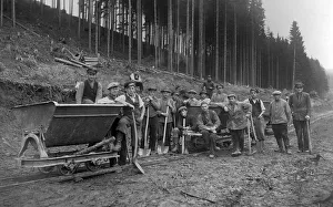 Group picture, workers in the forest