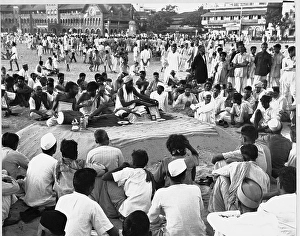 Group singing, Chowpatty, Bombay, Mumbai, Maharashtra, India, Asia, 1957, Asia