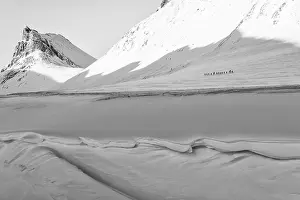 A group of skiers in the Stuor Reaiddavaggi valley