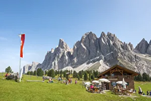 Gschnagenhardt Alm below the Geislerspitzen