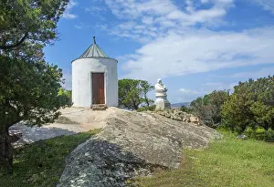 Guard shack and bust of Giuseppe Garibaldi at his home Casa Bianca