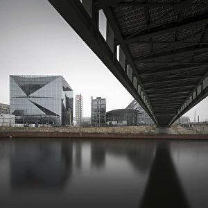 Gustav-Heinemann-Bridge in front of the central station with the Cube Berlin building at Washingtonplatz