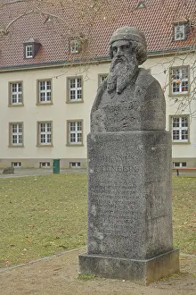 Gutenberg bust by unknown artist 1925