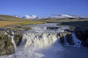 Gygjarfoss and mountains of
