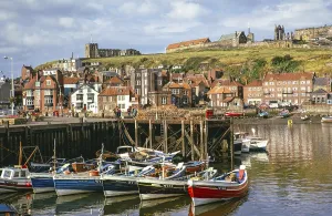 Hafen und Stadtboote im Hafen, Whitby, North Yorkshire, England, UK 27. Juli 1974