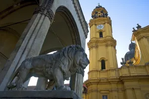 Hall of the Comanders with sculpture of a lion in front of Theatiner Church St