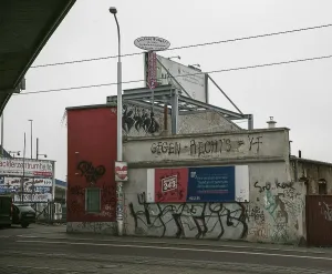 Halls Beriner Strasse 2915 Area on the elevated road