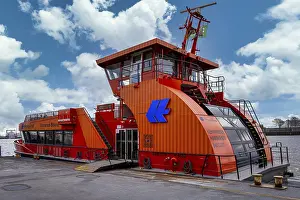 Hapag Lloyd ferry in orange, hvv ferry station at Dockland