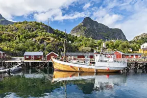 Harbour with fishing boat, Rorbu cabins
