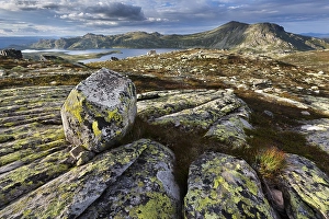 Heddersvatn Lake with the Heddersfjell plateau near Rjukan