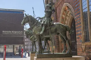 Heralds, equestrian statue at the east portal of the Old Town Hall