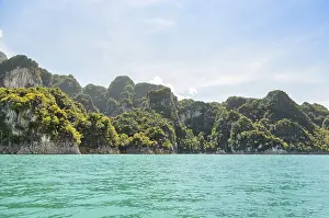 High mountain range above the green lake at Ratchapapha dam in Khao Sok National Park