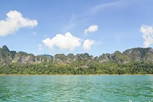 High mountain range above the green lake at Ratchapapha dam in Khao Sok National Park