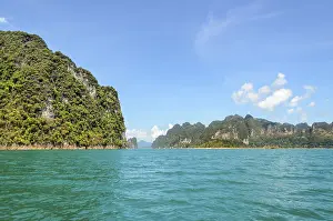 High mountain range above the green lake at Ratchapapha dam in Khao Sok National Park