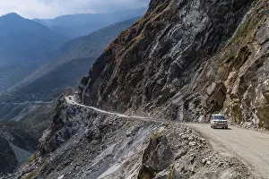 Highway through the Himalaya to Jomsom