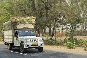 Highway road to Baramati, Maharashtra, India, Asia