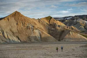 Hiker, Joekulgil, Rhyolite Mountains