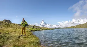 Hiker at Lake Stellisee, 5 lakes Hiking trail