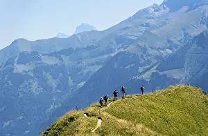 Hikers on the Arrete de Berroi ridge