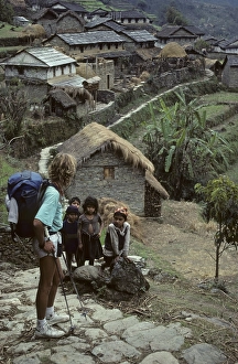 Hikers with children near Ghandrung