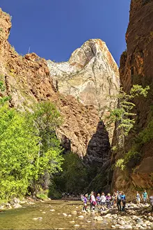 Hikers at the entrance to the Narrows