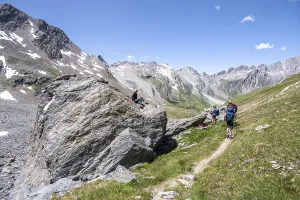 Hikers on the Lasoerling High Trail