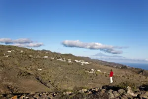Hikers near Alajero, view of the Teide Volcano