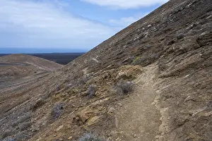 Hiking trail to Caldera Blanca