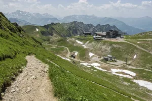 Hiking trail to the Nebelhorn summit