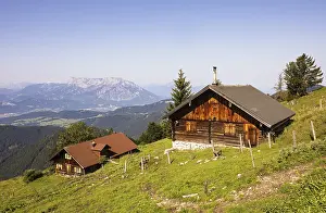 Hiking trail to the Ochsenberg and Eibleck past the Eibleckalm with Untersberg