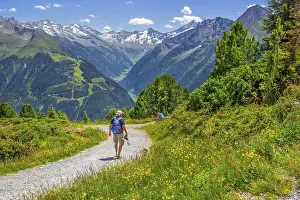 Hiking trail on the Penken with a view of the Stilluptal