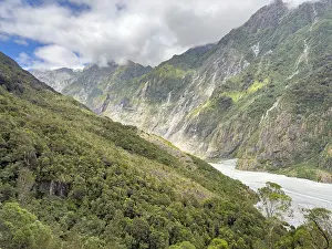 Hiking trail of the Roberts Point Track at Franz Josef Glacier