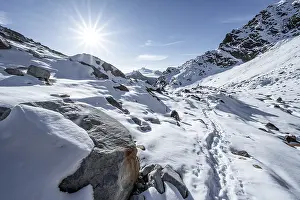 Hiking trail with snow at Ramoljoch