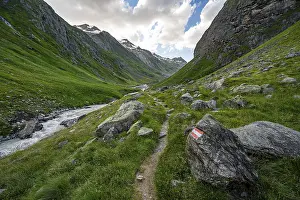 Hiking trail in the Umbaltal valley with Isel mountain stream