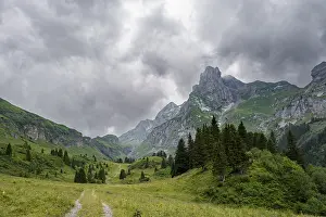 Hiking trail in a valley, rocky peak Spaltenhorn