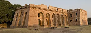 Hindola Mahal building, ruined city of Mandu