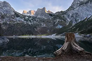 The Hintere Gosausee lake in autumn with a view of the Dachstein mountain range