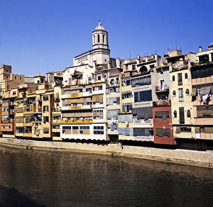 Historic buildings by the River Onyar, Girona, Catalonia, Spain, Europe