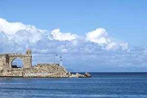 Historic fortress walls, De Naillac Tower