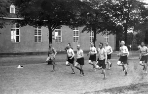 Historic photo, athletes jogging, ca. 1915