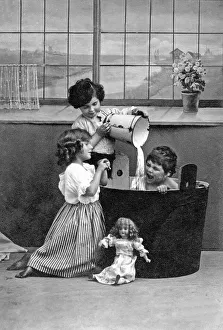 Historic photo, bathing in the bath tub, ca. 1910