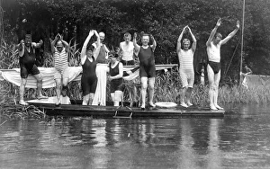 Historic photo, bathing group at the lake